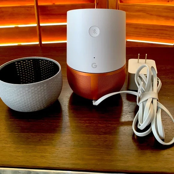 Google smart speaker - Picture 1 of 1